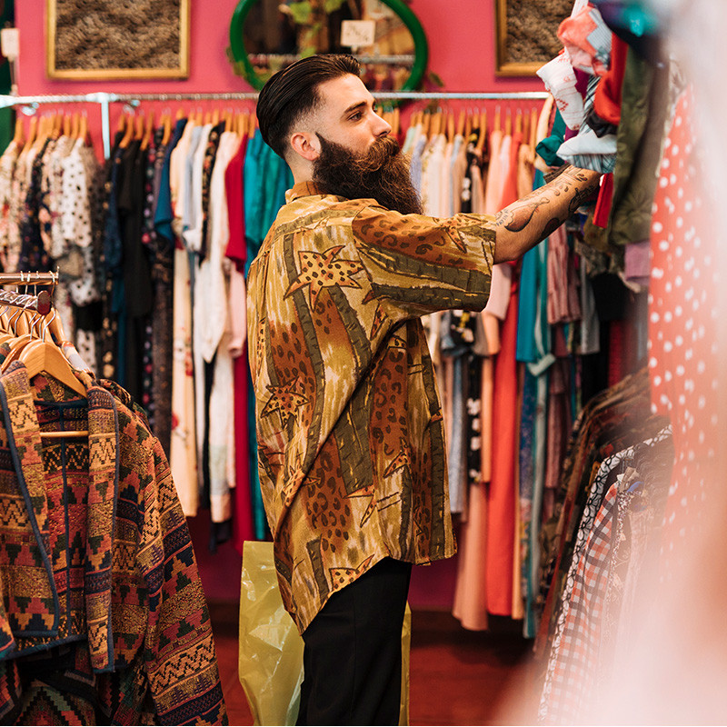 Exploring Cultural Fashion: Traditional Garments and Their Modern Interpretations